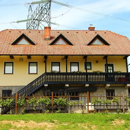 Jozetov Gric - Farm بوتْشيترتيك